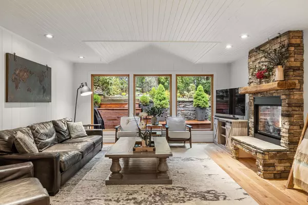 Port Moody, BC V3H 4X7,40 Deerwood PL