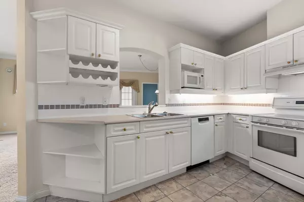 Coquitlam, BC V3B 7W8,3098 Guildford WAY #443