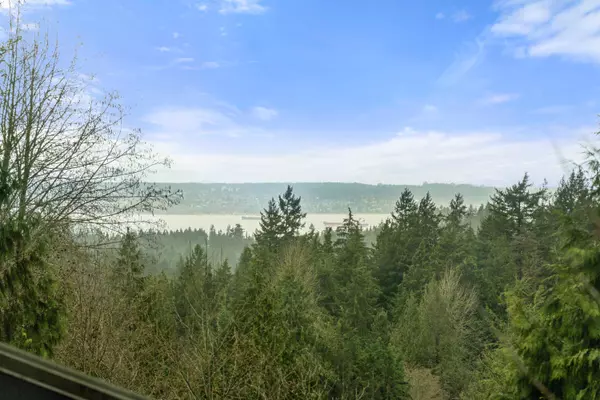 North Vancouver, BC V7R 4V5,5625 Eagle CT