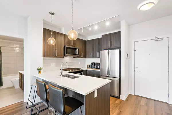 Surrey, BC V4P 0G3,2960 151 ST #313