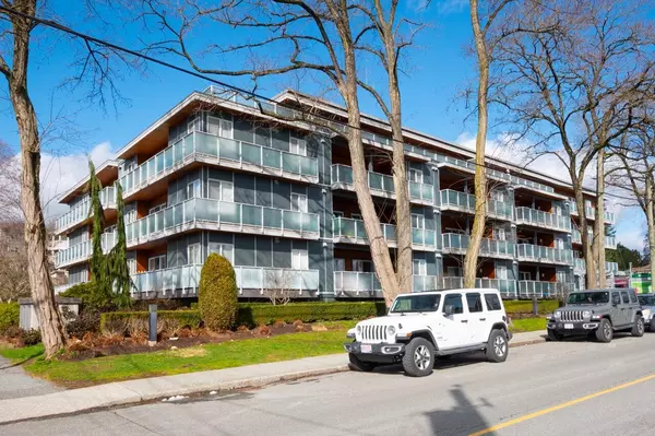 Burnaby, BC V3N 1Z7,7377 14 AVE #402