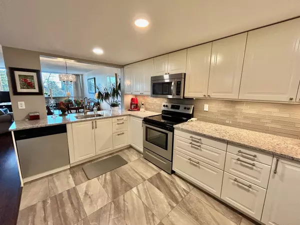 Surrey, BC V3R 0M5,14881 103a AVE #703