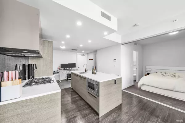 Burnaby, BC V5H 0H8,6383 Mckay AVE #807