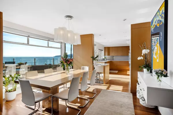West Vancouver, BC V7V 1A4,2190 Argyle AVE #102