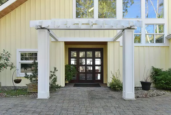 Halfmoon Bay, BC V7Z 1A5,8065 Redrooffs RD