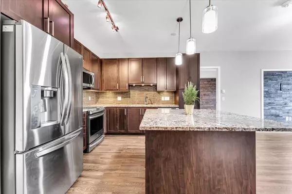 Surrey, BC V4N 6J7,6470 194 ST #402