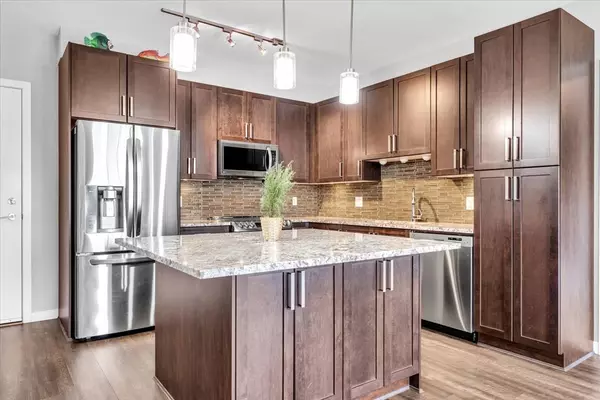 Surrey, BC V4N 6J7,6470 194 ST #402