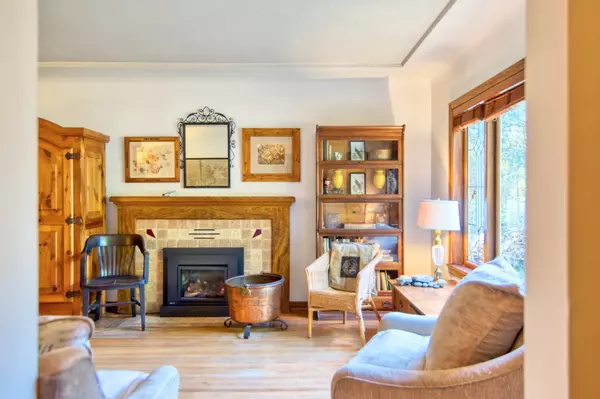 Halfmoon Bay, BC V7Z 1C7,8116 Redrooffs RD