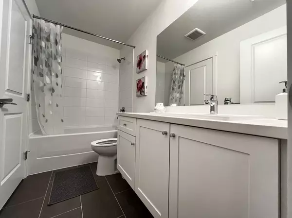 Surrey, BC V4N 6W9,15825 85 AVE #220