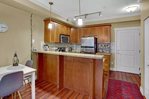 Surrey, BC V3W 3P3,8168 120a ST #204