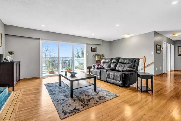 North Vancouver, BC V7L 1K5,944 E 4th ST
