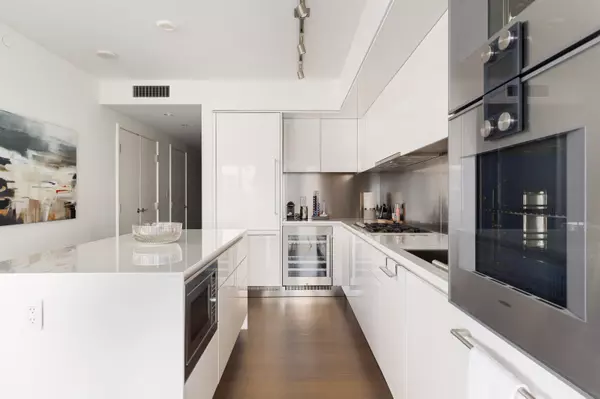 Vancouver, BC V6E 0B3,1151 W Georgia ST #2505