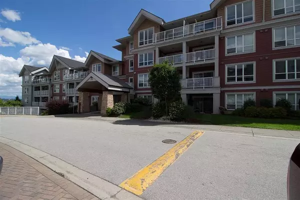 Surrey, BC V4N 6J7,6440 194 ST #215