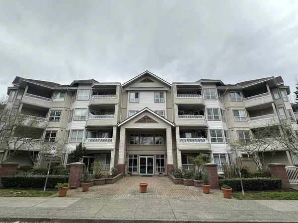 Surrey, BC V3W 0Z2,8139 121a ST #305