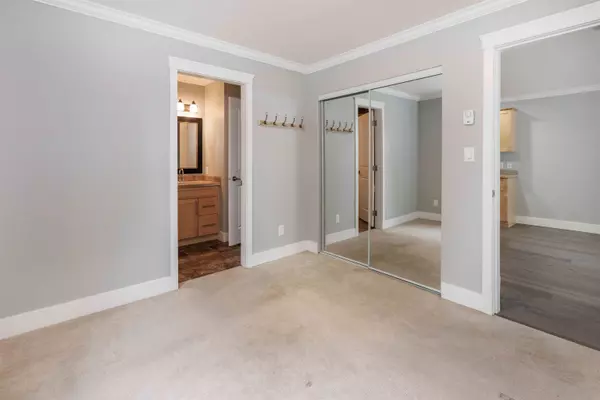 Gibsons, BC V0N 1V8,518 Shaw RD #106