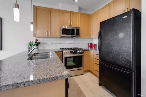 Surrey, BC V3Z 5K3,15918 26 AVE #405