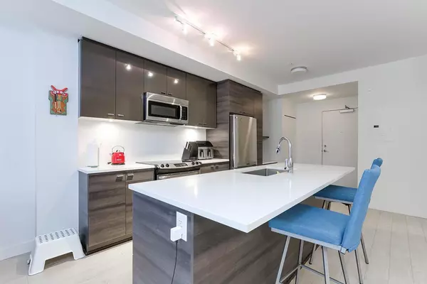 Surrey, BC V3T 4E6,13931 Fraser HWY #105