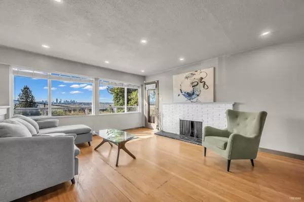 Coquitlam, BC V3K 1Y1,320 Laurentian CRES