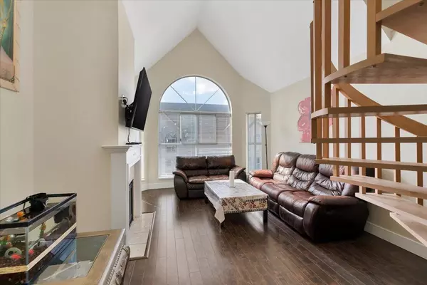 Surrey, BC V3W 1G9,7171 121 ST #303