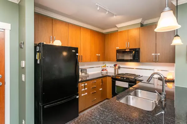 Surrey, BC V3Z 5K3,15988 26 AVE #109