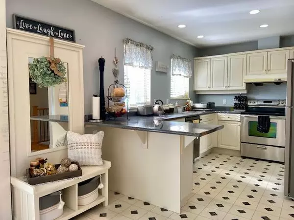 Coquitlam, BC V3J 3K8,710 Poplar ST