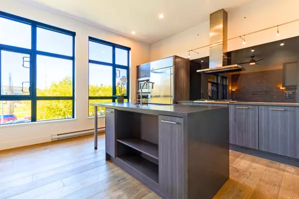 New Westminster, BC V3M 0H4,220 Salter ST #204