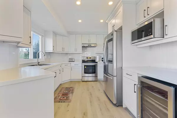 Coquitlam, BC V3C 5W7,609 Decker PL