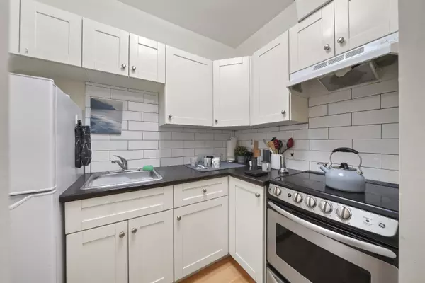 Vancouver, BC V6G 1M4,1655 Nelson ST #415