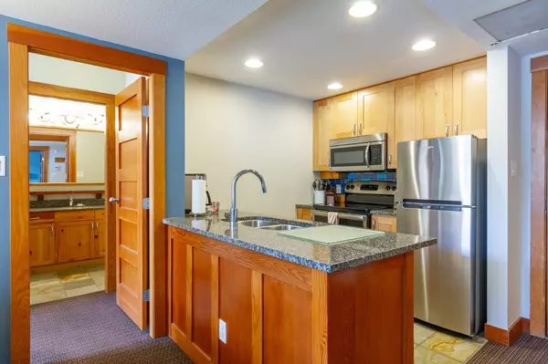 Whistler, BC V8E 0N7,2036 London LN #525