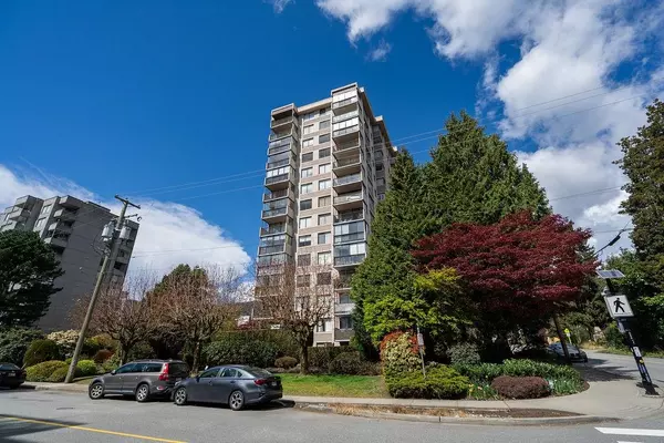West Vancouver, BC V7T 2N8,555 13th ST #406