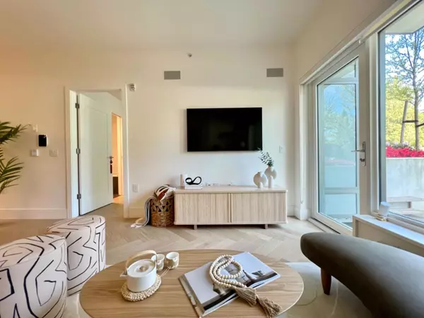 Vancouver, BC V5Z 0J7,4675 Cambie ST #105