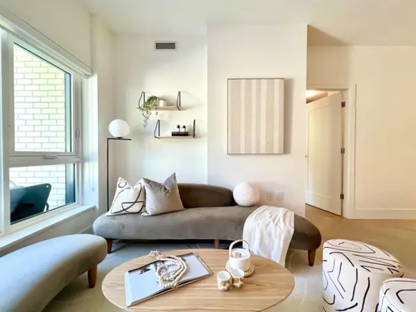 Vancouver, BC V5Z 0J7,4675 Cambie ST #105