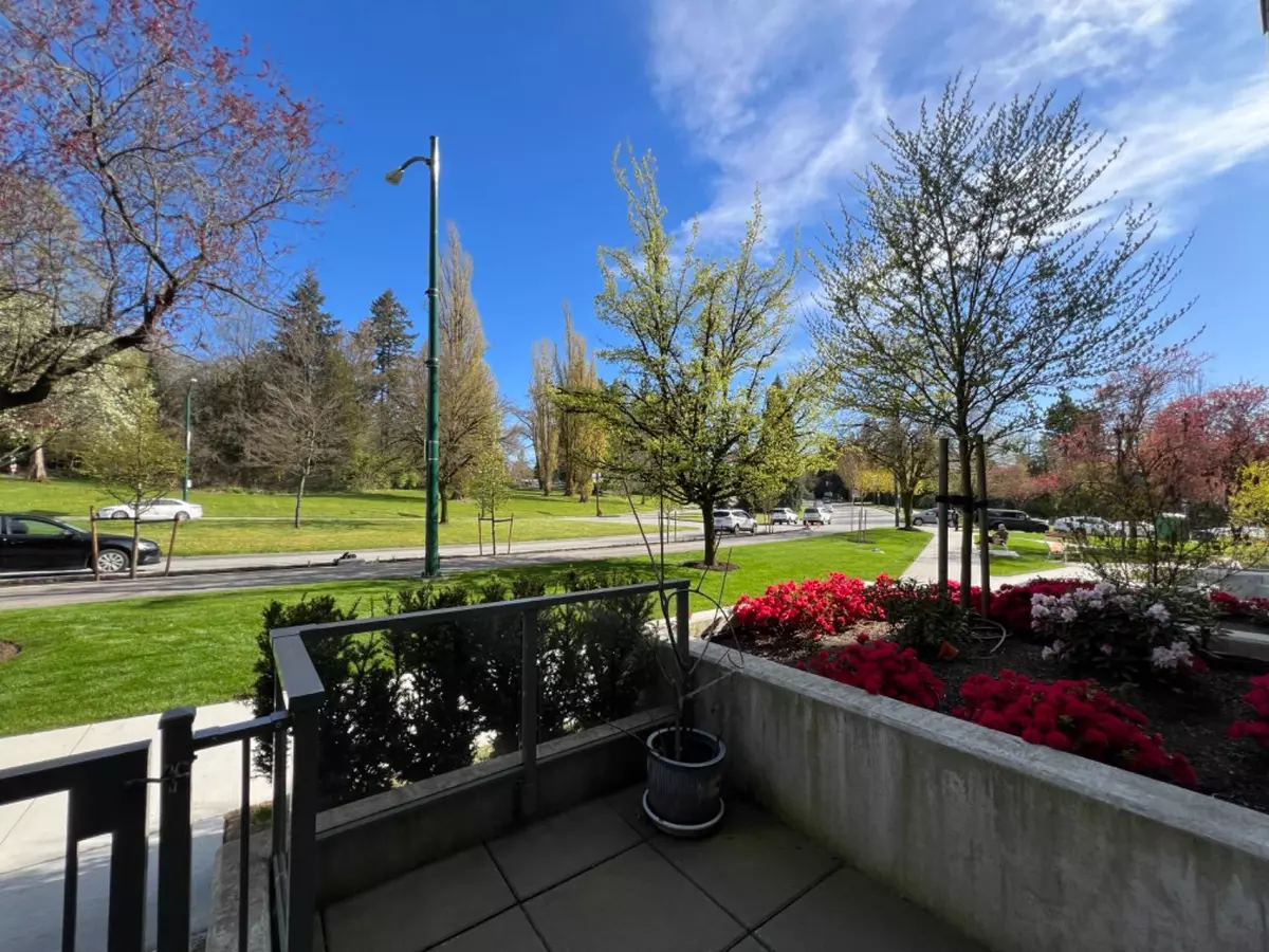 Vancouver, BC V5Z 0J7,4675 Cambie ST #105