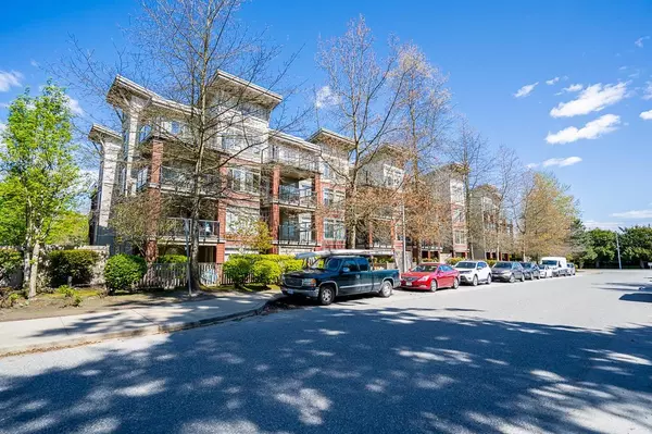 Surrey, BC V3R 0B4,15385 101a AVE #418