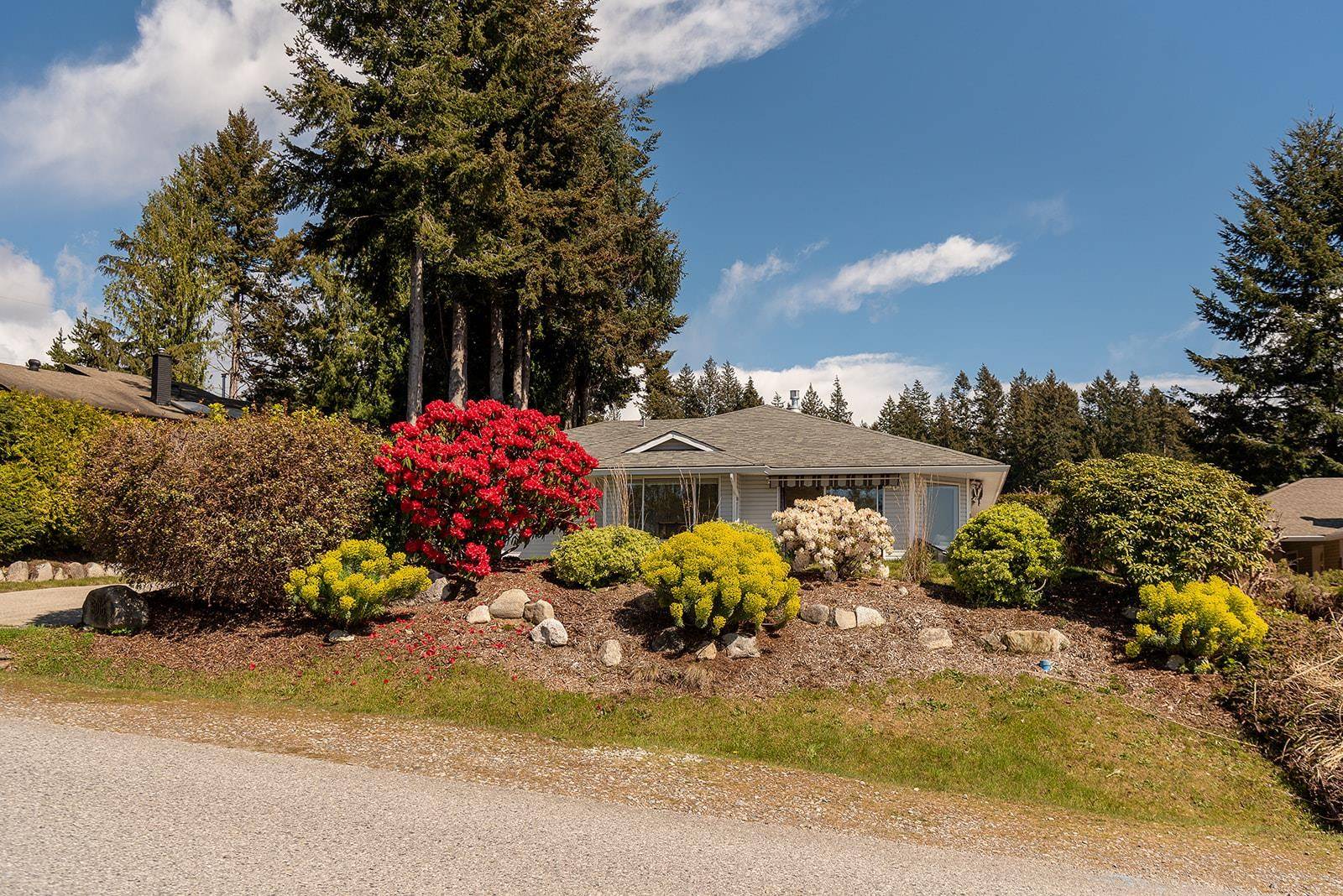 Sechelt, BC V7Z 0B9,5016 Laurel AVE