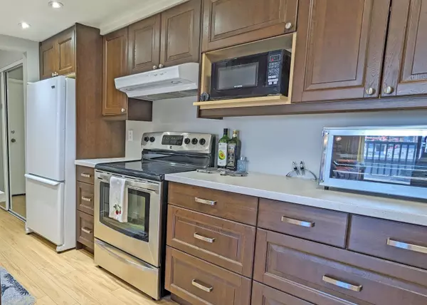 North Vancouver, BC V7L 2Y9,123 E 19th ST #323