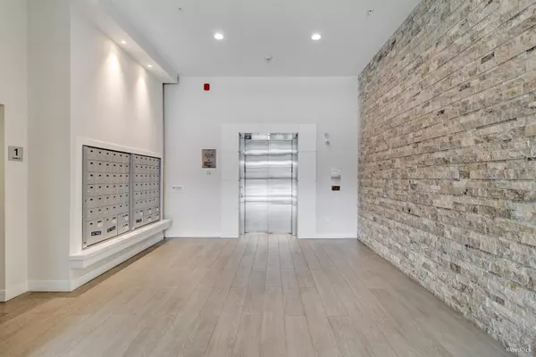 Surrey, BC V4N 6W7,18811 72 AVE #306