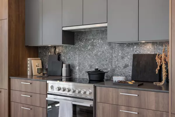 North Vancouver, BC V0V 0V0,2306 Emery CT #105