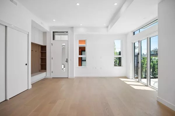 Vancouver, BC V5Z 2S6,715 W 49th AVE #112