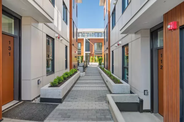 Vancouver, BC V5Z 2S6,715 W 49th AVE #112