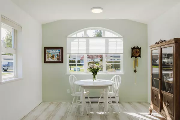 Gibsons, BC V0N 1V8,535 Shaw RD #18