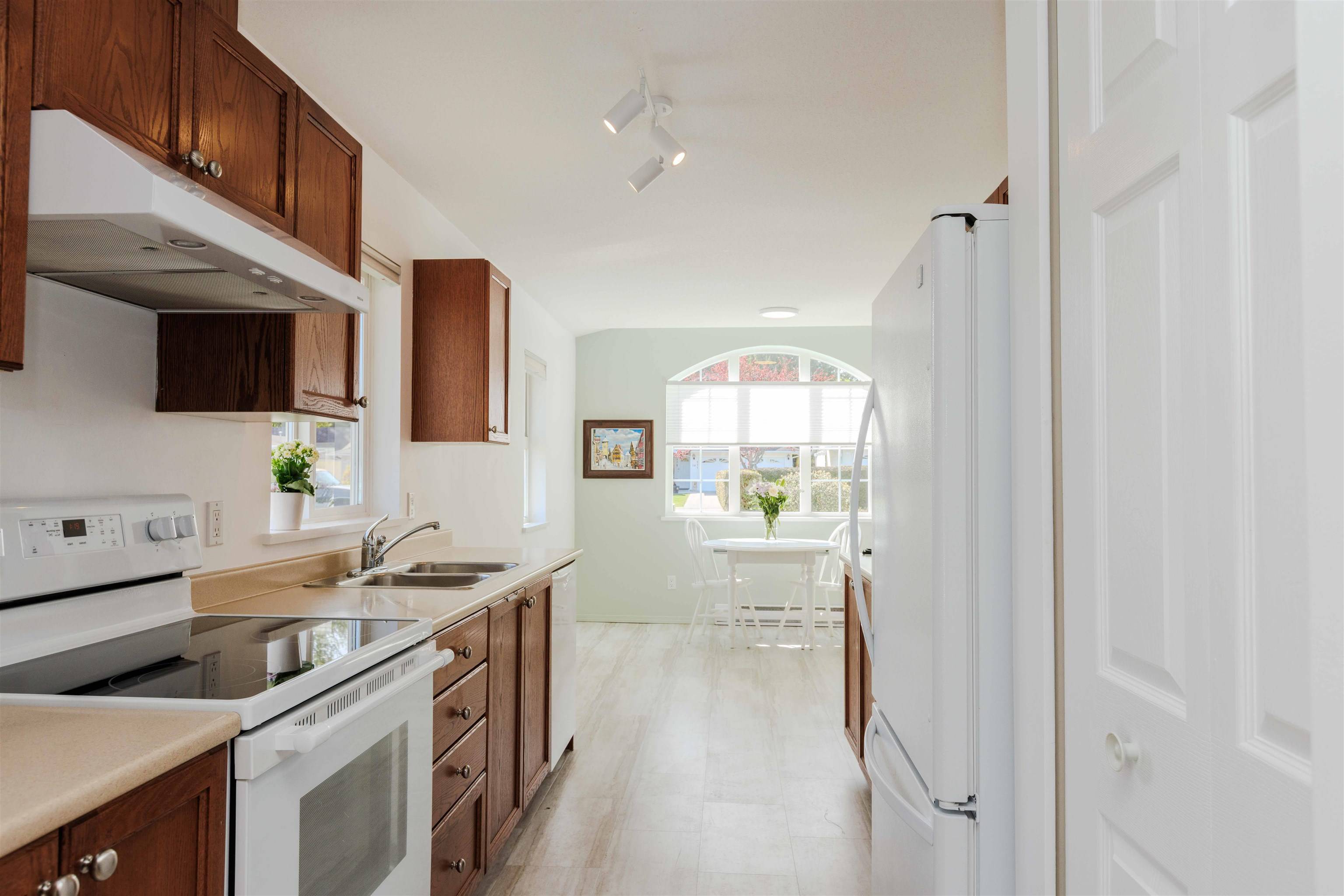 Gibsons, BC V0N 1V8,535 Shaw RD #18