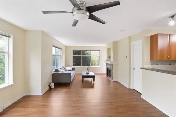 Surrey, BC V3R 0X7,14885 105 AVE #210