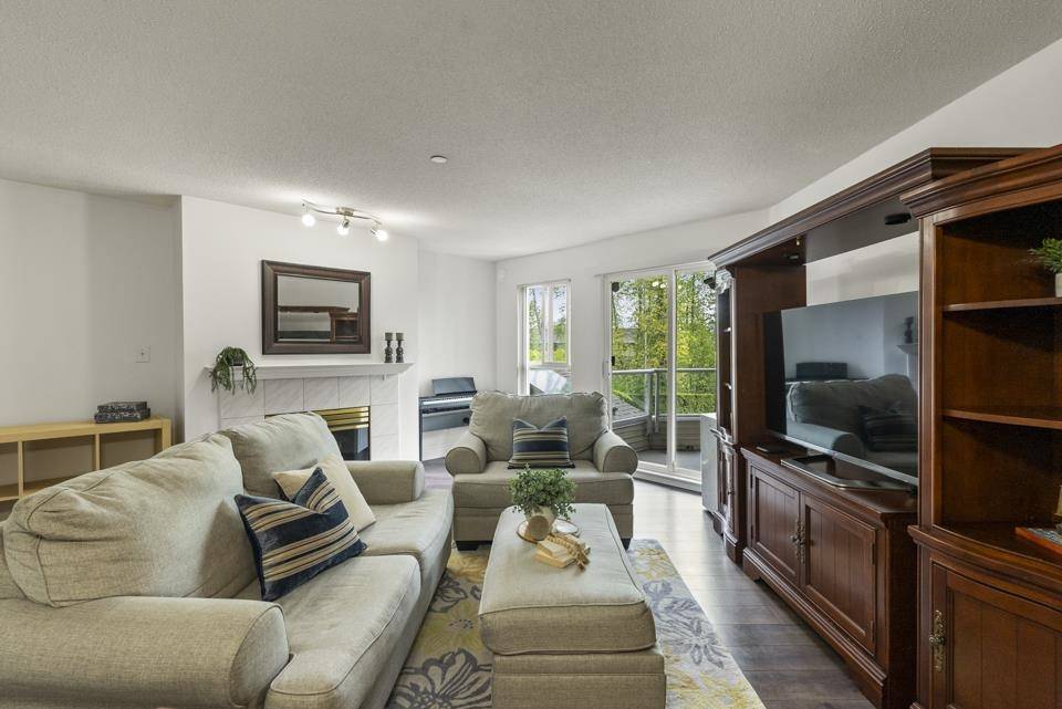 Surrey, BC V4N 0N1,16137 83 AVE #204