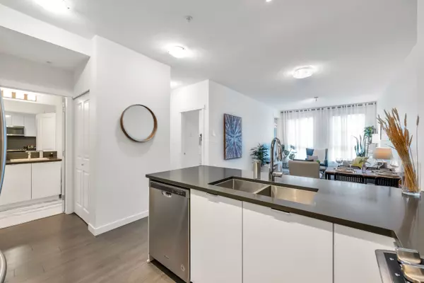 Surrey, BC V3Z 0Y1,15137 33 AVE #216