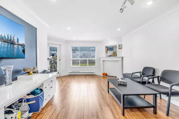 Surrey, BC V3W 2M7,12733 72 AVE #205