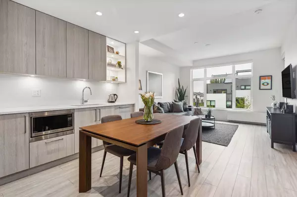 North Vancouver, BC V7L 1G8,707 E 3rd ST #202