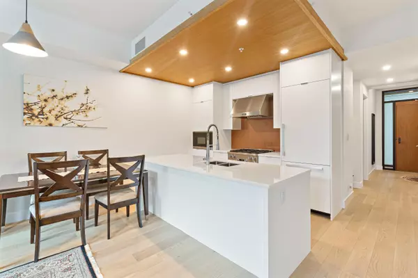 West Vancouver, BC V7W 2B2,6687 Nelson AVE #602
