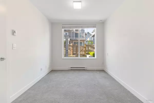 Langley, BC V2Y 3K5,20487 65 AVE #A103