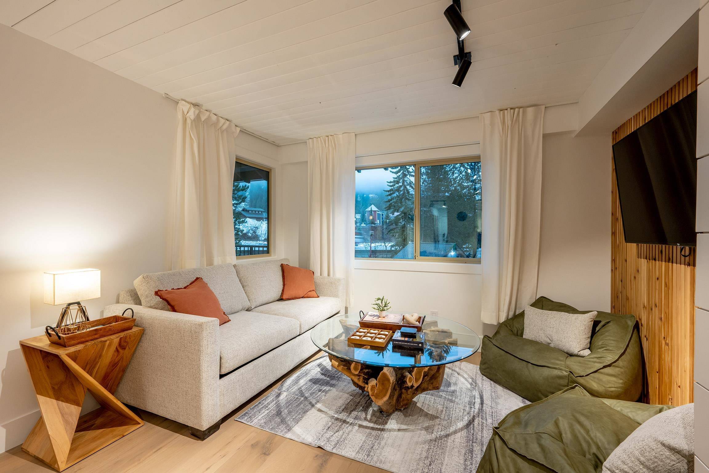 Whistler, BC V8E 0H1,2021 Karen CRES #204